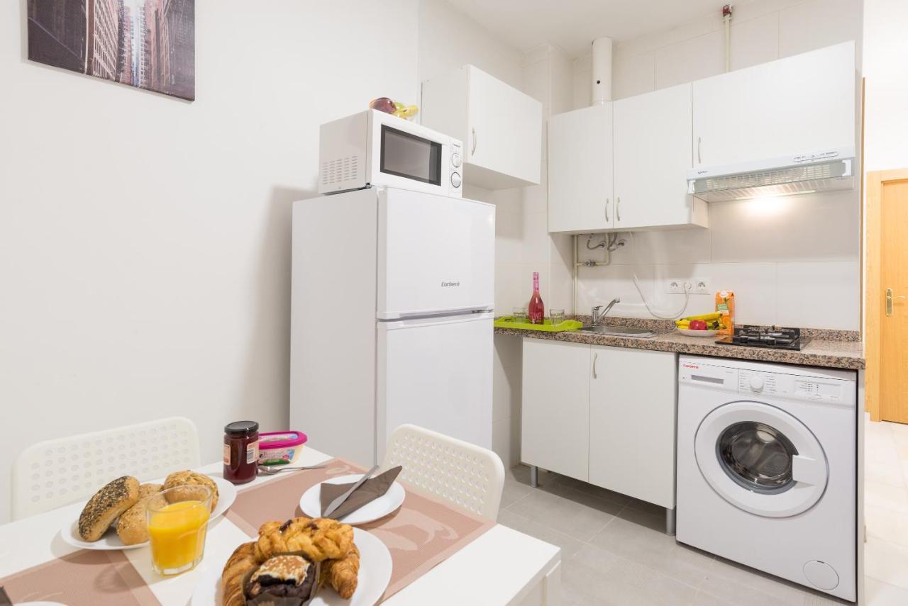 Ole Hostels Malaga Zambrano Экстерьер фото