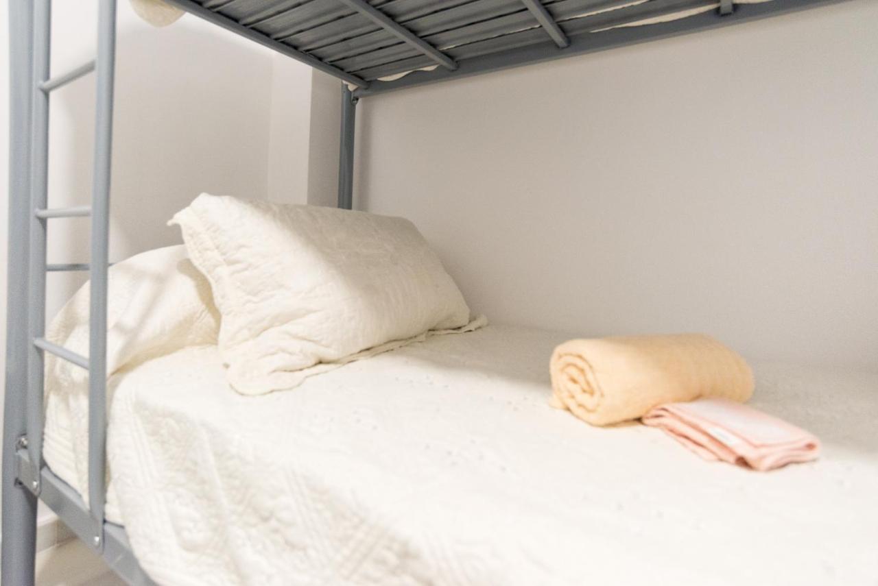 Ole Hostels Malaga Zambrano Экстерьер фото