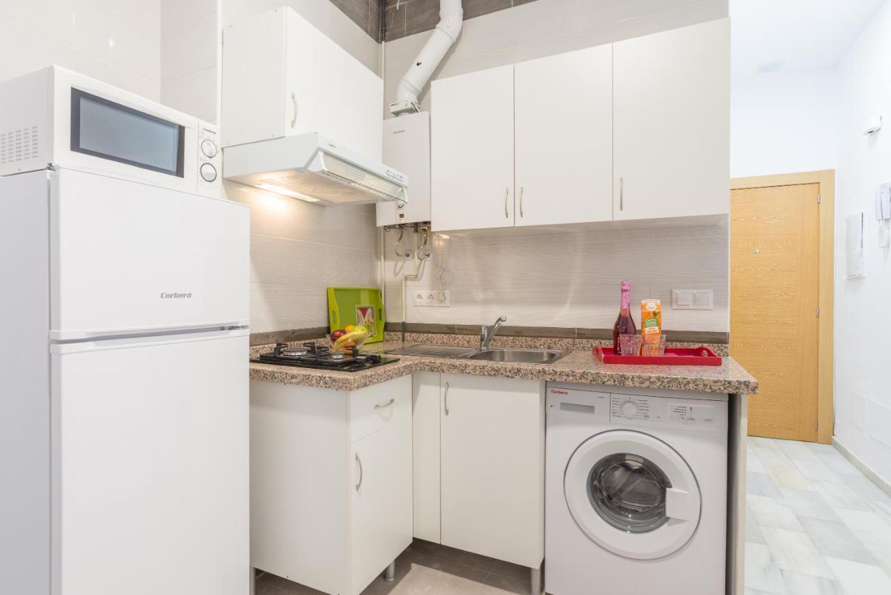 Ole Hostels Malaga Zambrano Экстерьер фото