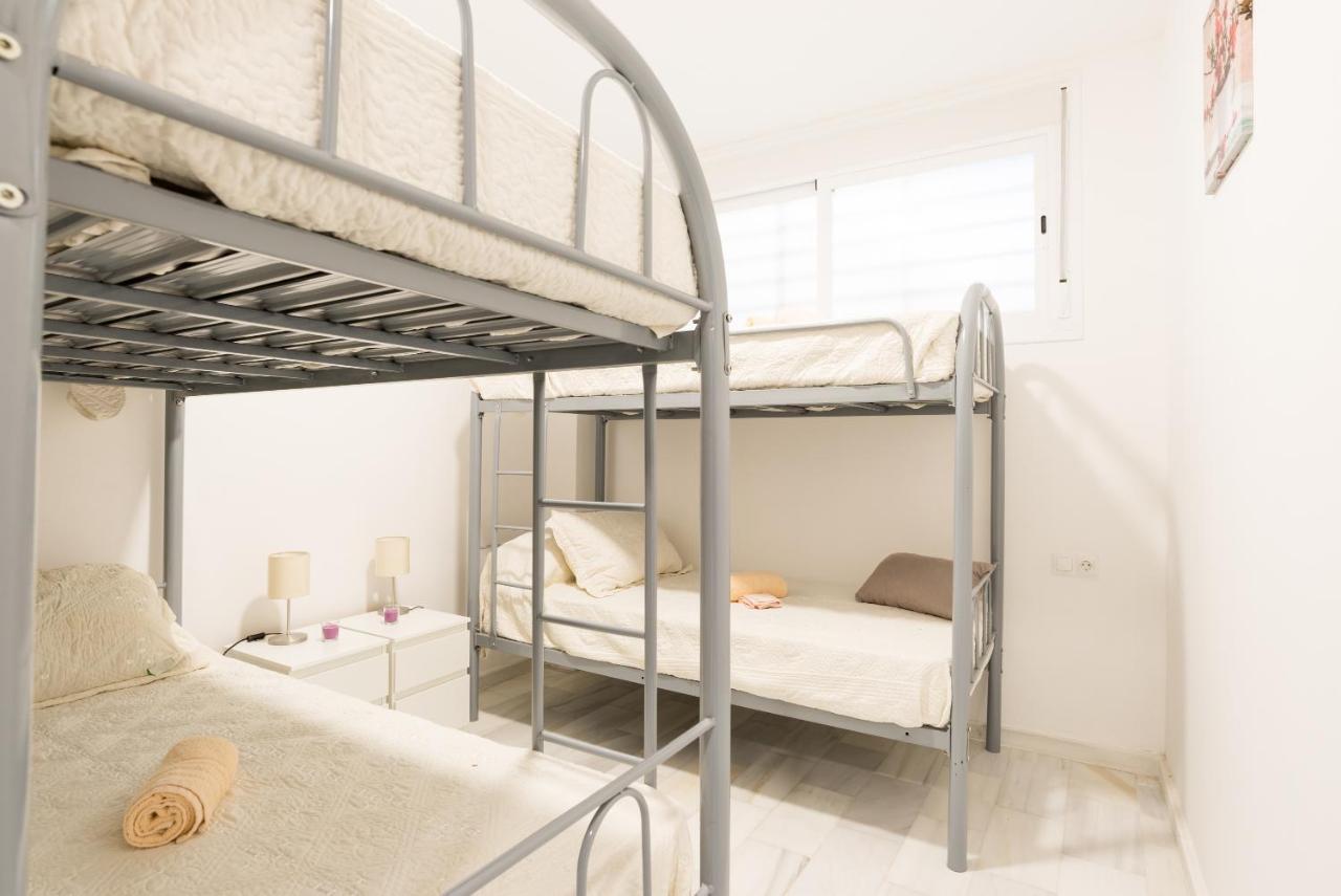 Ole Hostels Malaga Zambrano Экстерьер фото