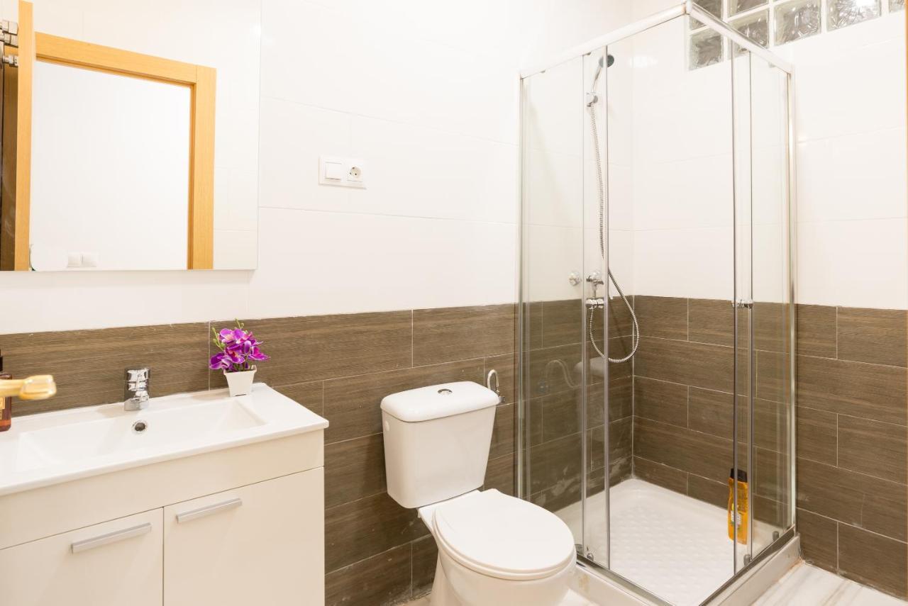 Ole Hostels Malaga Zambrano Экстерьер фото
