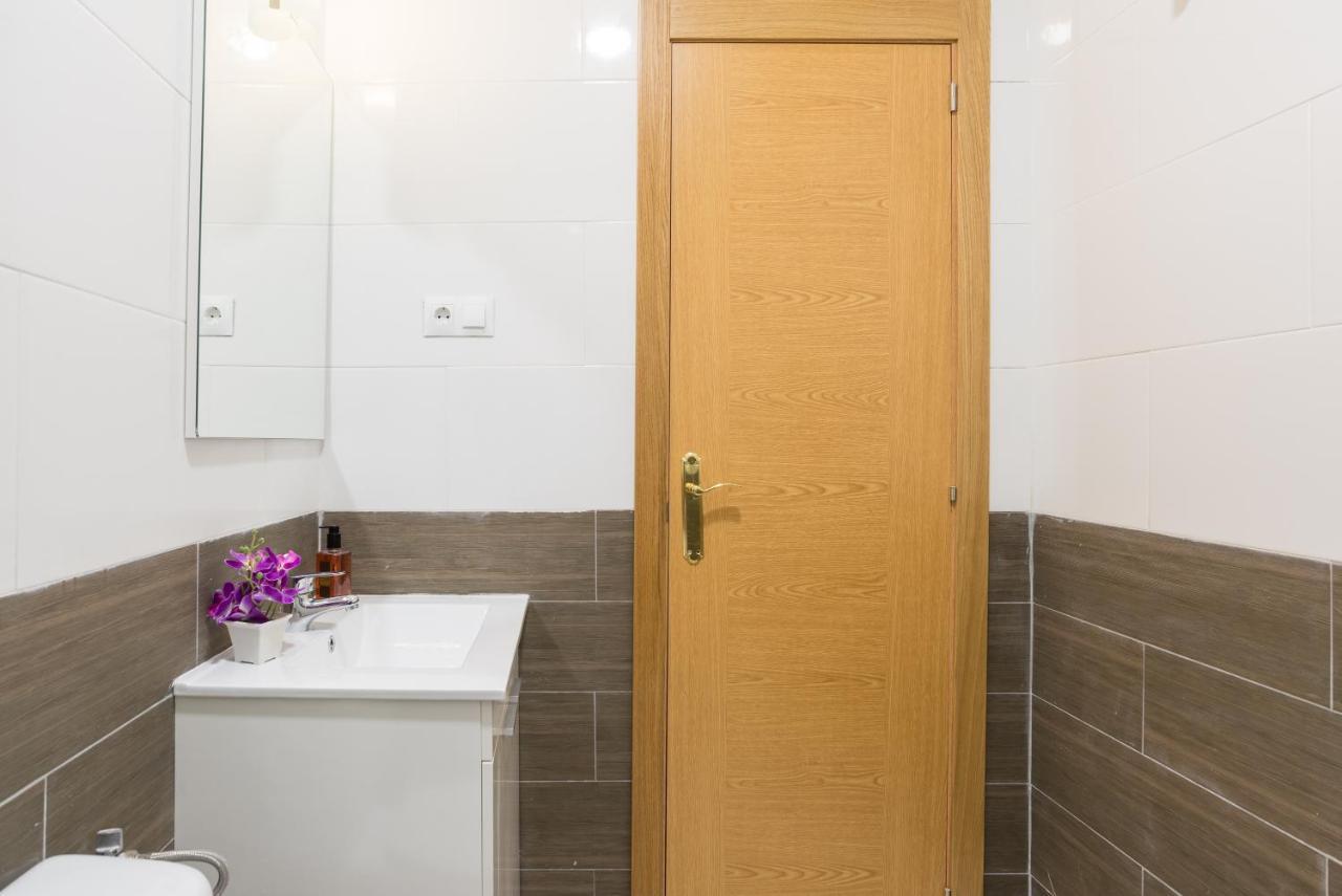 Ole Hostels Malaga Zambrano Экстерьер фото