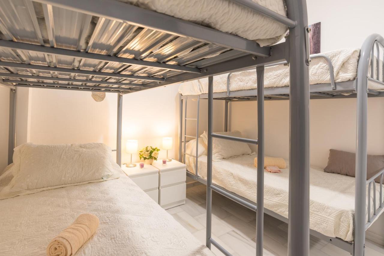 Ole Hostels Malaga Zambrano Экстерьер фото