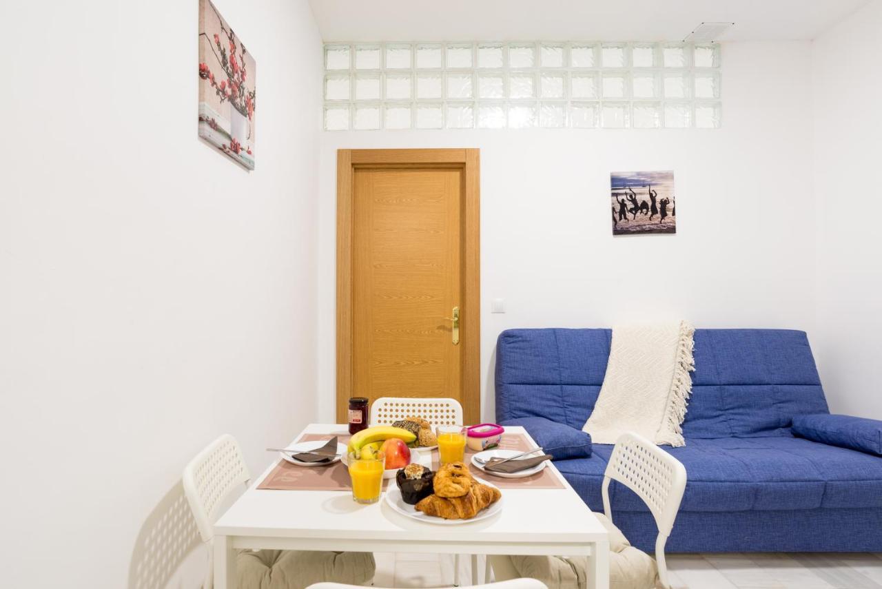 Ole Hostels Malaga Zambrano Экстерьер фото
