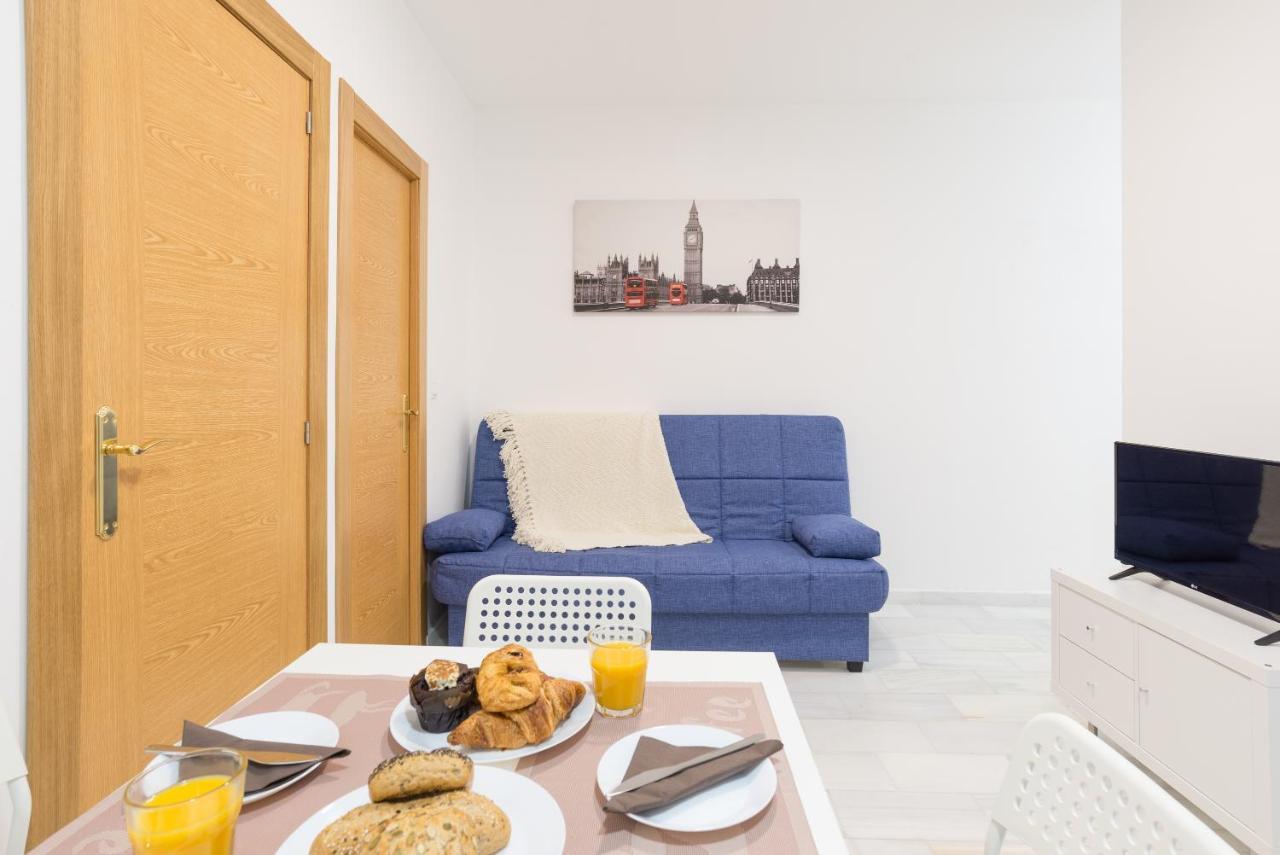Ole Hostels Malaga Zambrano Экстерьер фото