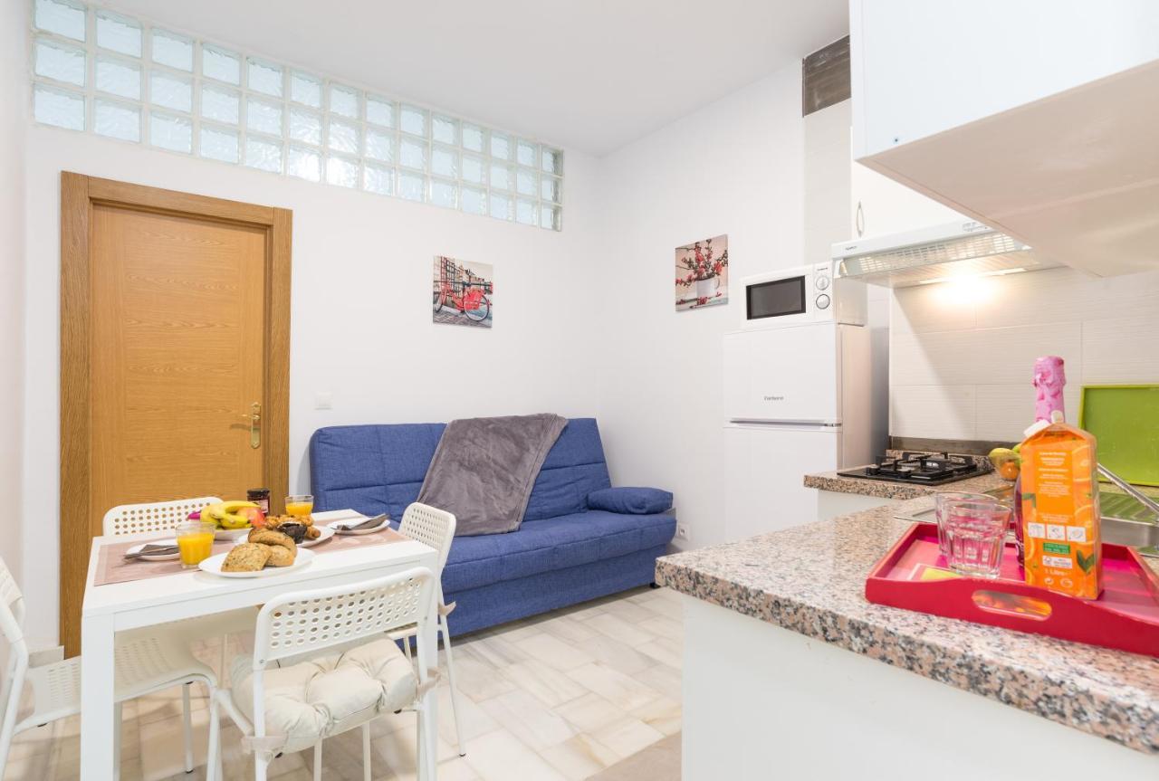 Ole Hostels Malaga Zambrano Экстерьер фото