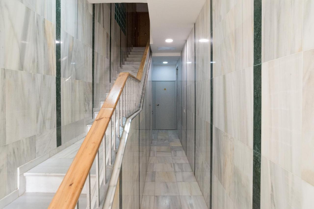 Ole Hostels Malaga Zambrano Экстерьер фото