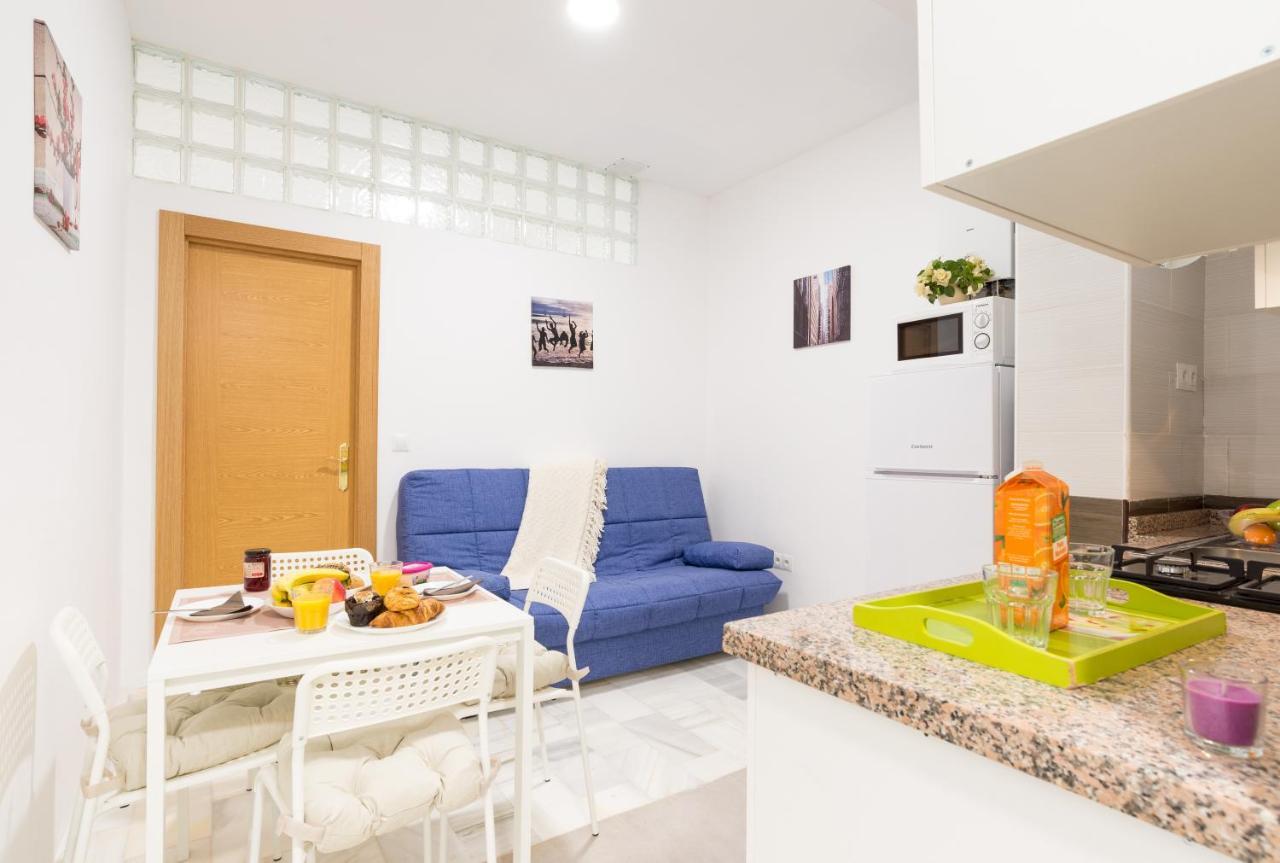 Ole Hostels Malaga Zambrano Экстерьер фото