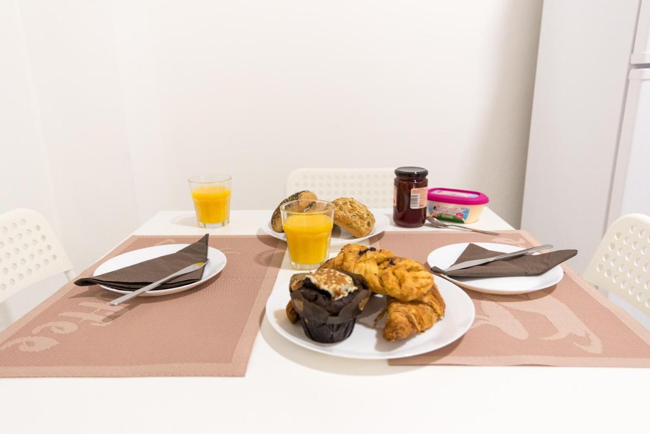 Ole Hostels Malaga Zambrano Экстерьер фото
