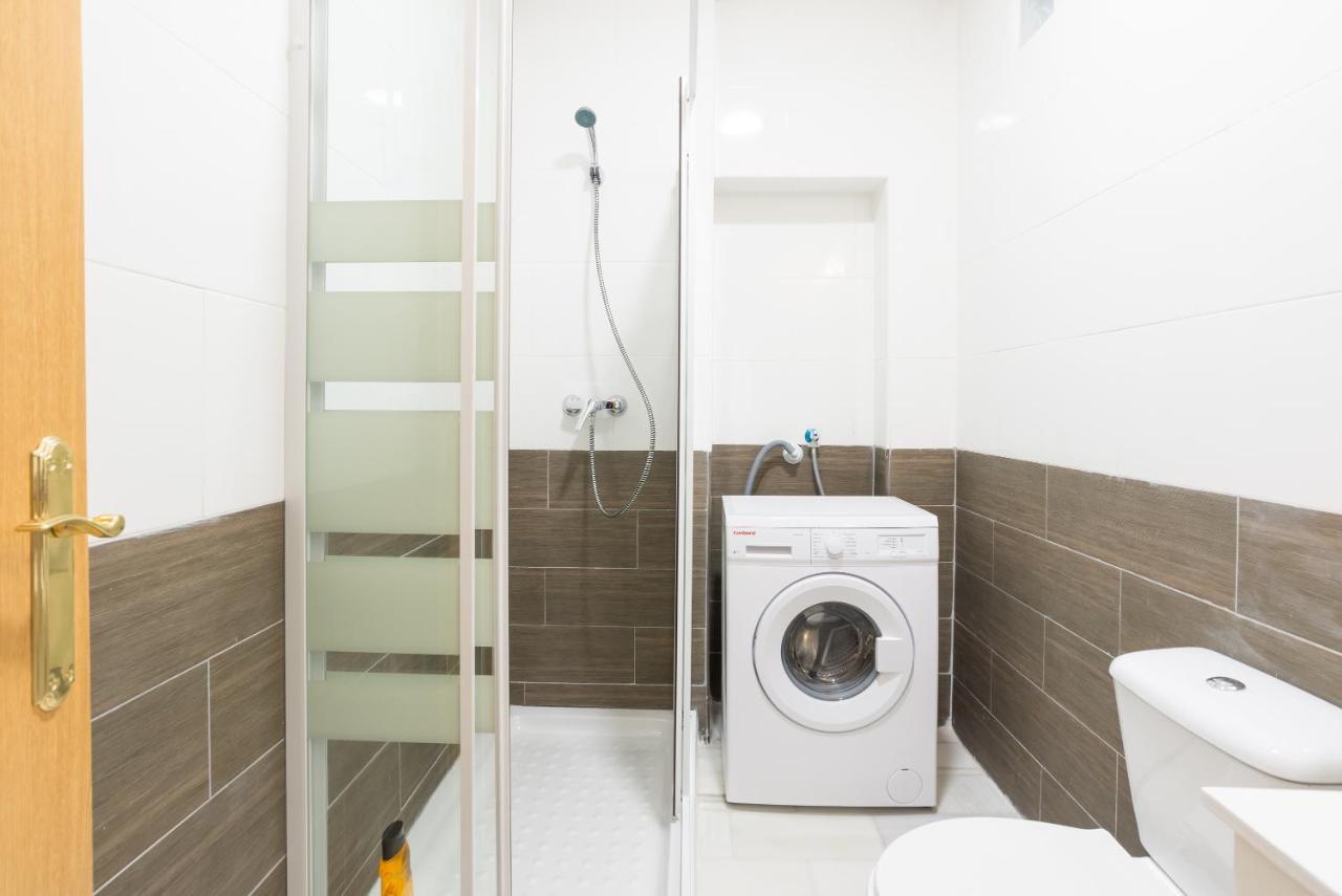 Ole Hostels Malaga Zambrano Экстерьер фото