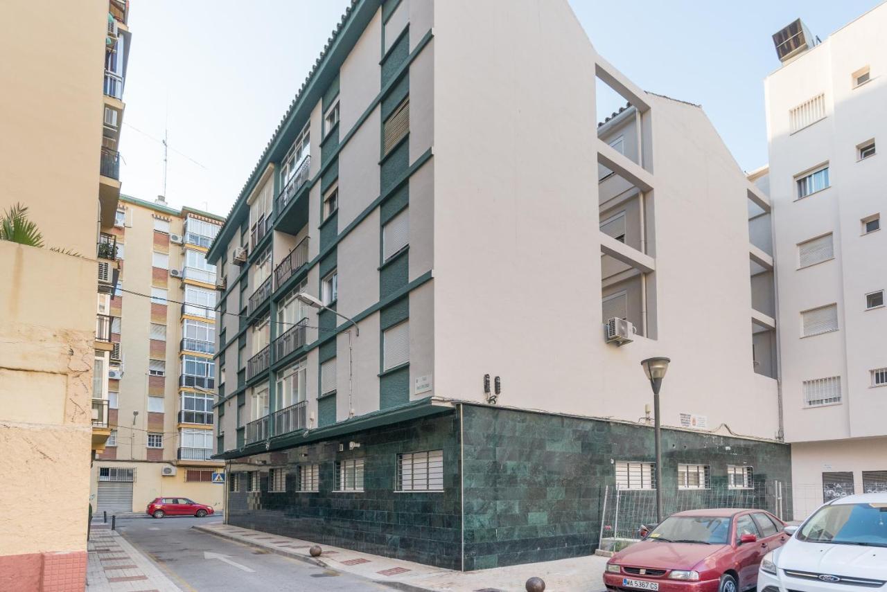 Ole Hostels Malaga Zambrano Экстерьер фото